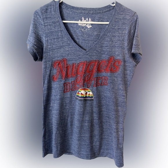 NUGGETS woman’s S v-neck - Picture 1 of 5